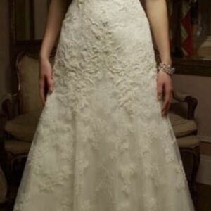 Elegant Lace Wedding Dress